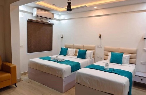 Vyalikaval HBCS Layout Hotel | Niharika Heights Luxury Hotel