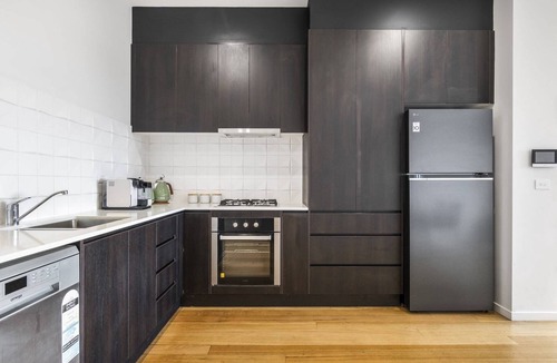 Northcote Apartment | Northcote 3-Bed Townhouse Near Cafés & Shops
