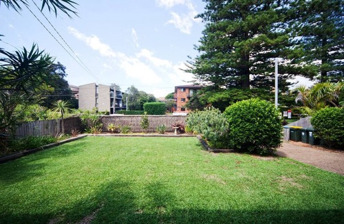 Mona Vale House | Northern Beaches Spacious 2 bed Apartment