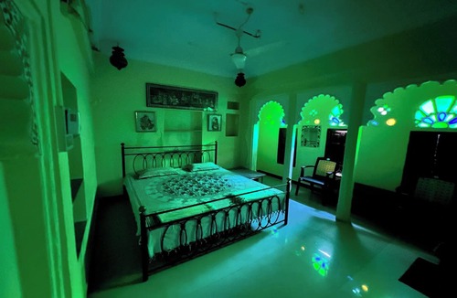 Udaipur Hotel | Nukkad Guest House Near Lake Pichola