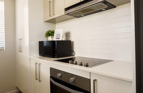 Kings Beach Apartment | Ocean Breeze Retreat: Kings Coastal Apartment