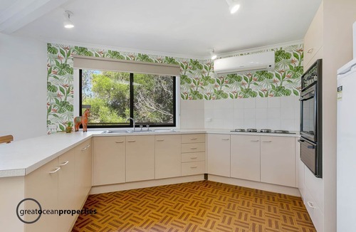 Skenes Creek House | Ocean Views, 300m to ocean. Large Family friendly. Pet friendly