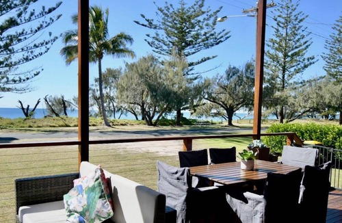 Woodgate House | Ocean Views on the Esplanade