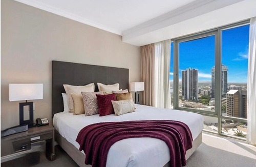 Surfers Paradise Apartment | Oceanview - Beachfront hotel suite