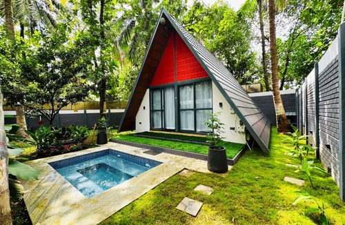Ramanagara Villa | Oh-Bali Villa by Travent Mug