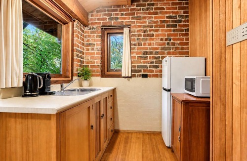 Olinda Cabin | Olinda Beech 2 by Ready Set Stay (2 bedroom)
