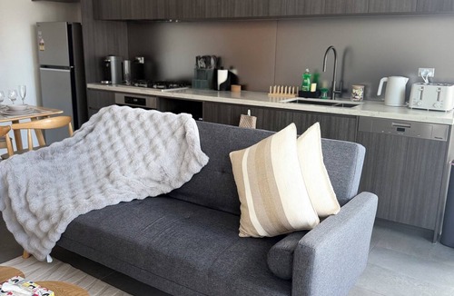 Lidcombe Apartment | Olympic Park Stadium Gym, Pool & Parking