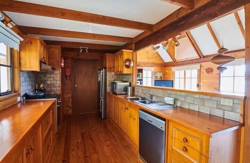 Mansfield House | Omaroo: 4 BR, 2 BA House in Mansfield, Sleeps 10