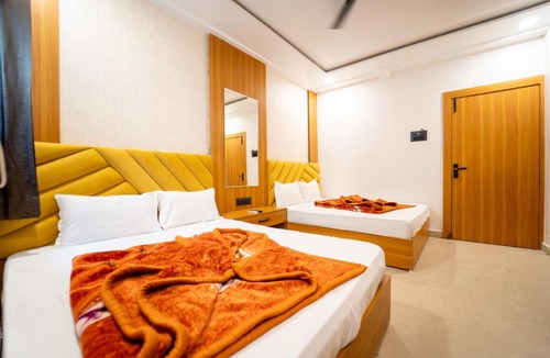 Sarnath Hotel | Omji Niwas Shri Rudra, Sarnath
