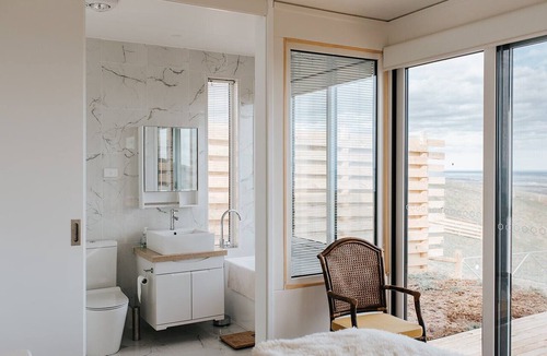 Hazel Park Villa | One Tree Hill Eagles Nest - Wilson's Prom/Sea/Mountain Views