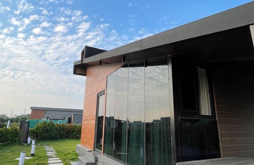 Hyderabad Cottage | Orchid - Premium cabin with Private Jacuzzi in Hyderabad by Homeyhuts