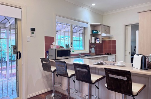 St Peters House | Oriental charming 3-bedroom house in welcoming Saint Peters with AC, WiFi