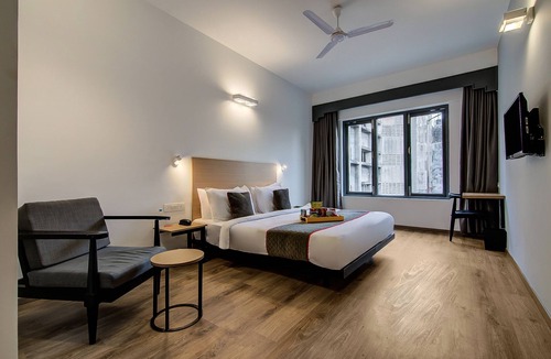 Lakdi Ka Pul Hotel | OYO Townhouse PEARL REGENCY