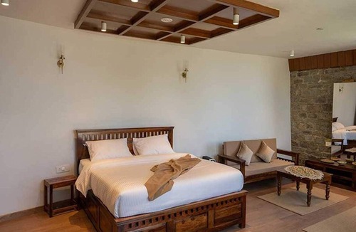 Kohka House | Palette Orient Greenz Pench by Checkin