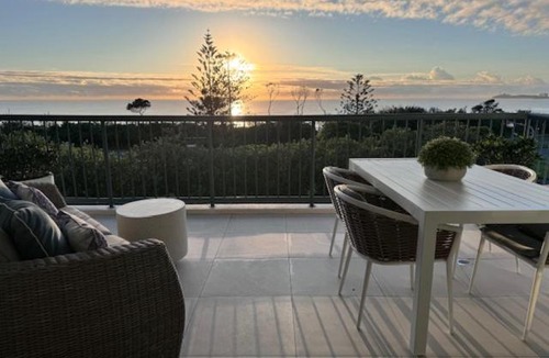 Alexandra Headland Apartment | Panoramic Ocean View - 4th Floor Designer 2BR 2BTH