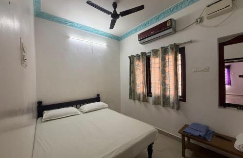 Tindivanam Hotel | Parsha Ocean Breeze Inn