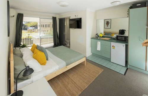 Chermside Apartment | Peaceful 1BD Studio with Balcony, Chermside