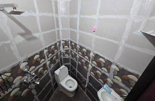 Tonk Road Apartment | Peaceful 1BHK 🌿 WiFi near by GT Mall, Airport” ✅ Jawahar circle malviya nagar