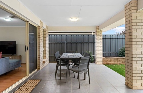 Dover Gardens House | Peaceful 3BR family home Free Wi-Fi Free Parking
