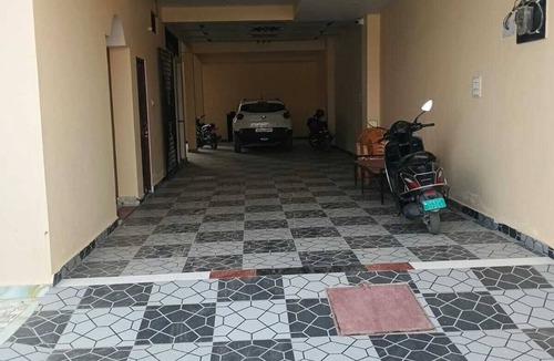 Karchana Apartment | Peaceful 6-bedroom apartment with AC in Varanasi near Stadium & Near Airport