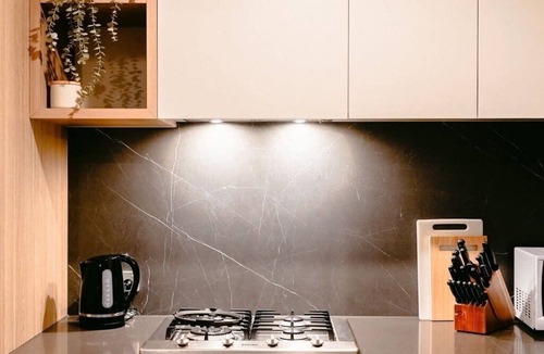 Moonee Ponds Apartment | Penny Lane - 2BR Apt in the Heart of Moonee Ponds