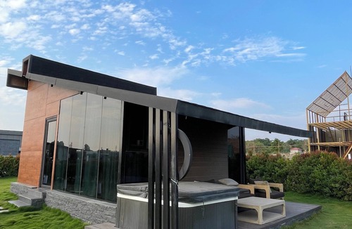 Hyderabad Cottage | Peony - Boutique Stay with Outdoor Jacuzzi in Hyderabad by Homeyhuts