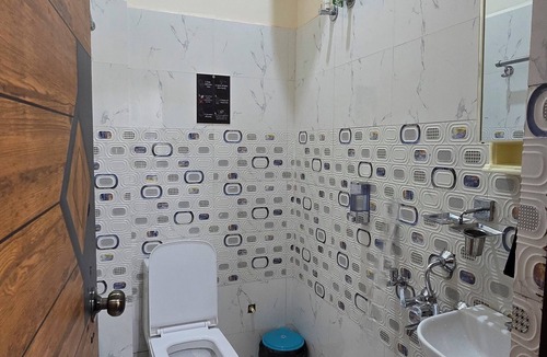 Varanasi House | Perfect 1-bedroom Studio Apartment with AC in Varanasi