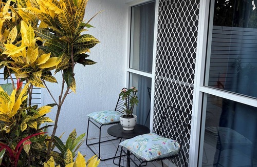 Trinity Beach Apartment | Perfect escape right at the beach with restaurants and cafes at your doorstep.