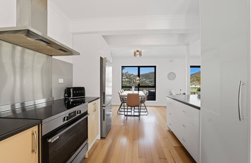 Lenah Valley House | Perfect for Families & Groups/10 mins drive to Hobart CBD