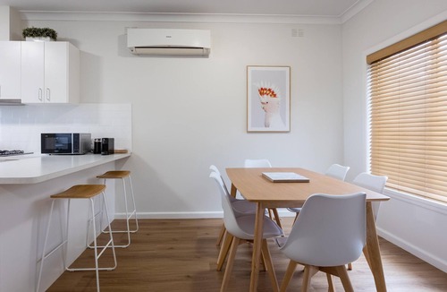 East Albury House | Perfect Peechelba Pad- private and close to hospital - Gorgeous renovated three bedroom cottage in East Albury