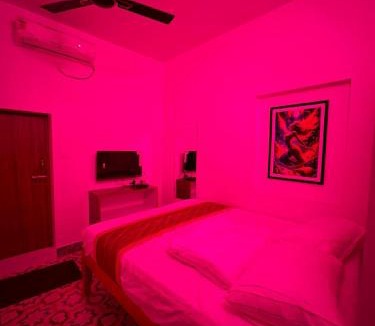 White Town Hotel | PETITe CHERIE PALACE