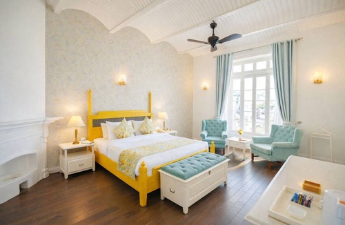 The Mall Road Hotel | Pine Retreat-A Premium Heritage Property
