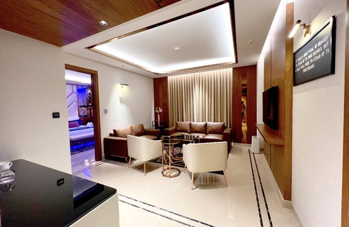 Thane West Hotel | Planet Hollywood