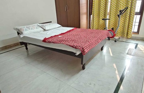 Banjara Hills Apartment | pollution free homestay with no traffic bustle near all amenities near Apolo