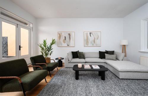 St Kilda House | Poolside at Kindrogan - St Kilda