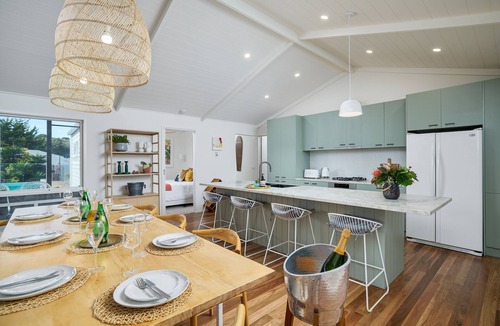 Sorrento House | Poolside entertainer for families and their pets. Easy walk to beach & town.