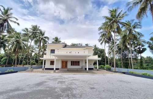 Mandarthi House | Prashanthi 4 Bhk Luxury Pool Villa