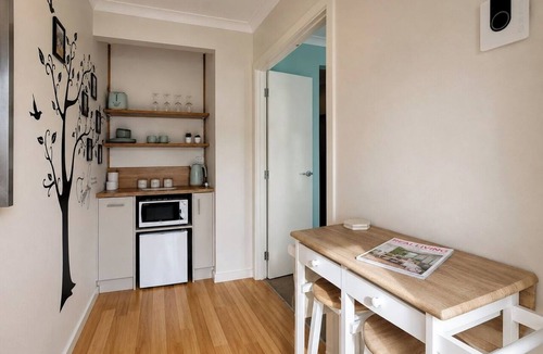 Lyndhurst Apartment | Private 1BR Retreat with Ensuite and Kitchenette