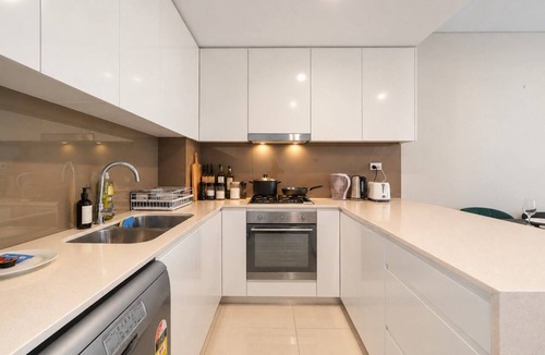 Wolli Creek Apartment | Private courtyard steps from Wolli Creek Station