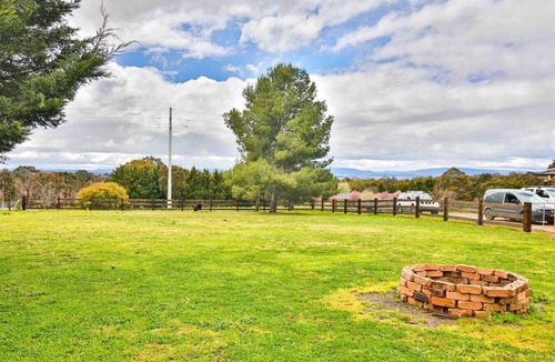 Robin Hill House | Private House - Pool, Games and Fire Pit Bathurst