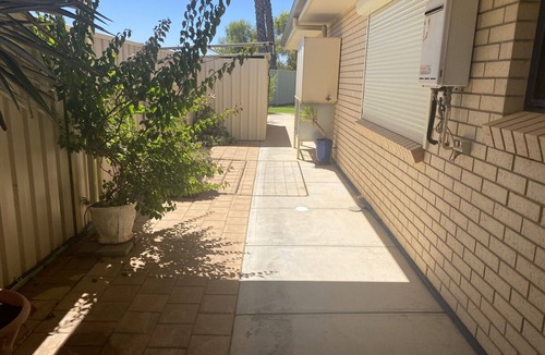 Renmark House | Private mooring with access to the main river, just 75 metres away.