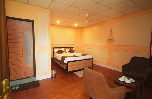 Sualkuchi Bed & Breakfast | Private Terrace Penthouse | G.S. Road Guwahati