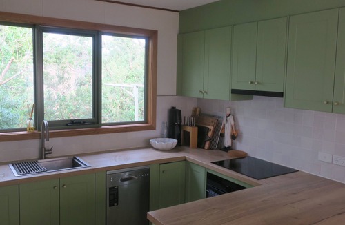 Sandy Point House | Prom Coast Escape beach house - 5 minutes to beach, close to Wilsons Prom