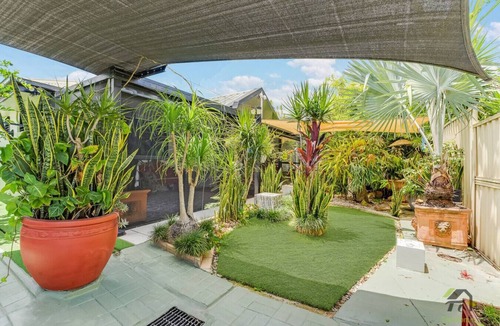 Springfield Lakes House | Quiet 5 bedrooms House located Springfield lake