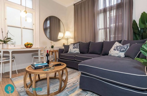 Kings Cross Apartment | Quiet Art Deco 2BR Retreat in the Heart of Potts Point