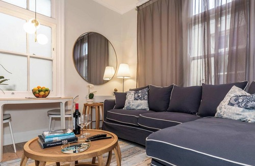 Kings Cross Apartment | Quiet Art Deco 2BR Retreat in the Heart of Potts Point