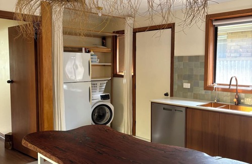 Silver Sands House | Quiet two-bedroom unit less than 5min walk to the beach!