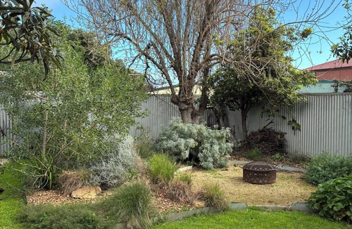 Silver Sands House | Quiet two-bedroom unit less than 5min walk to the beach!