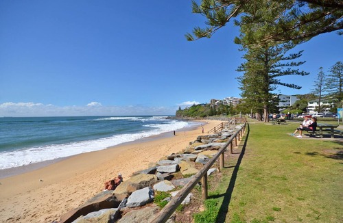 Moffat Beach Apartment | Raintrees Resort