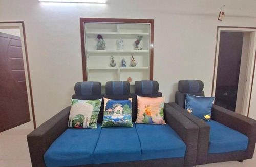 Chennai Apartment | Raji's Cosy Nest 2BHK Flat Near Airport Adambakkam Velachery